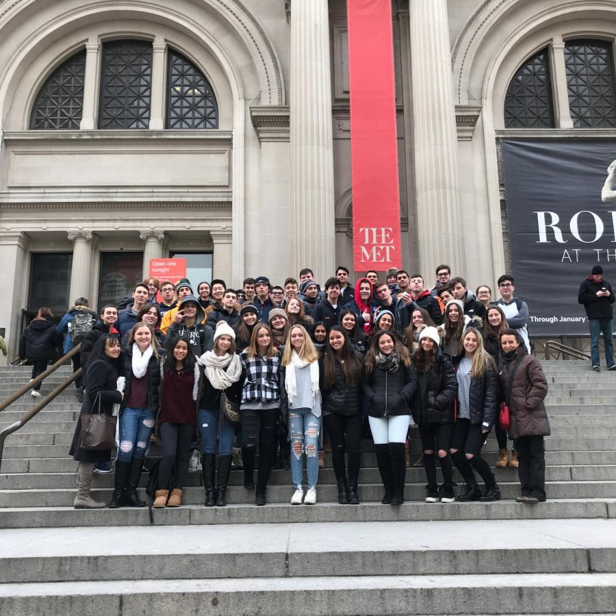 Group photo in front of the Met. 