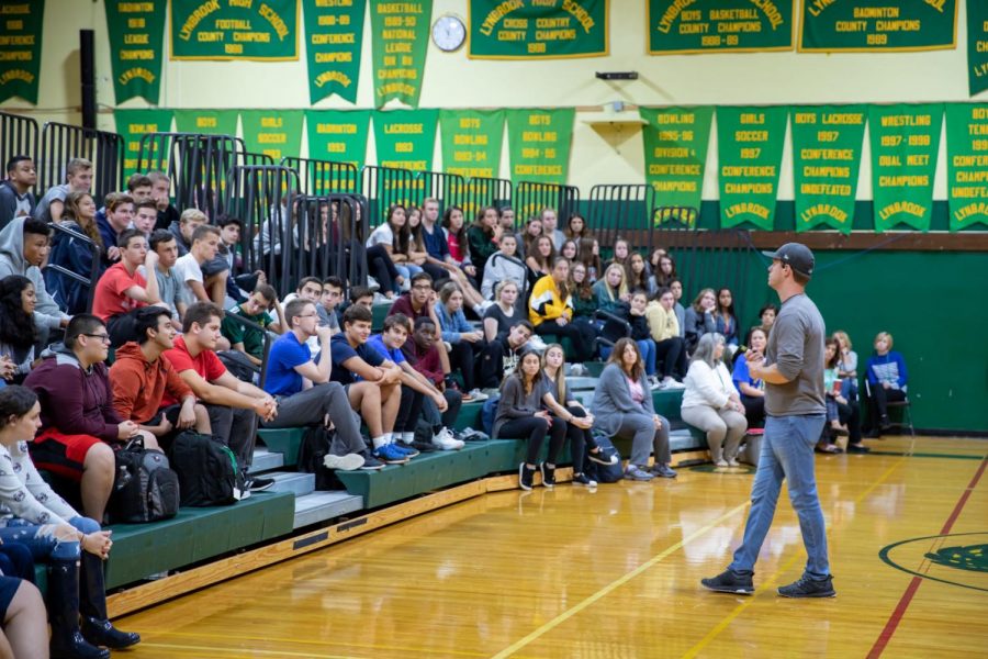 Former addict Kevin Alter speaks to students about addiction.