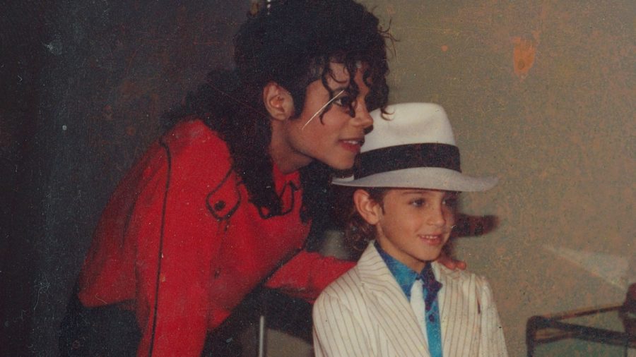 Pop+superstar+Michael+Jackson+poses+with+a+young+Wade+Robson.