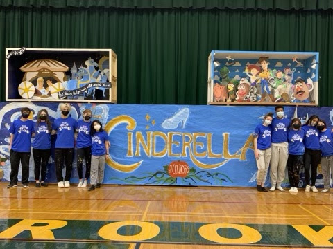 Juniors prepared their Cinderella-themed Classnight artwork during Deco Day on Thursday, Mar. 11, 2021.