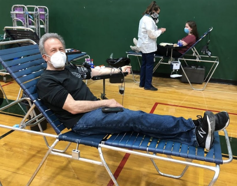 Community+member+donating+blood+at+the+Key+Club+Blood+Drive