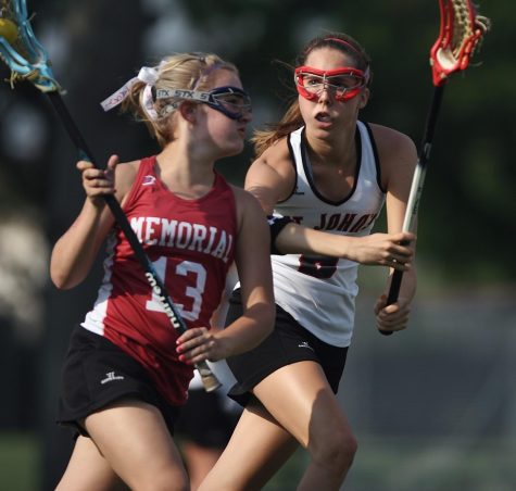 Girls Varsity Lacrosse Makes it to Playoffs