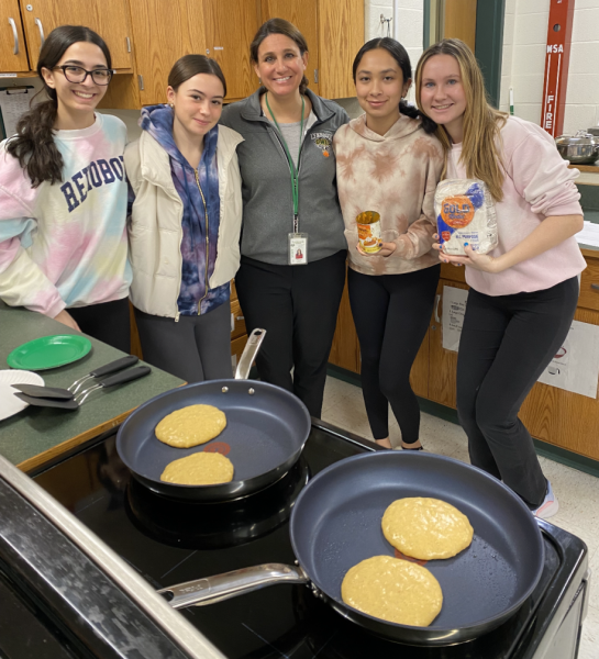 Sociology class makes pumpkin pancakes and talks healthy eating!