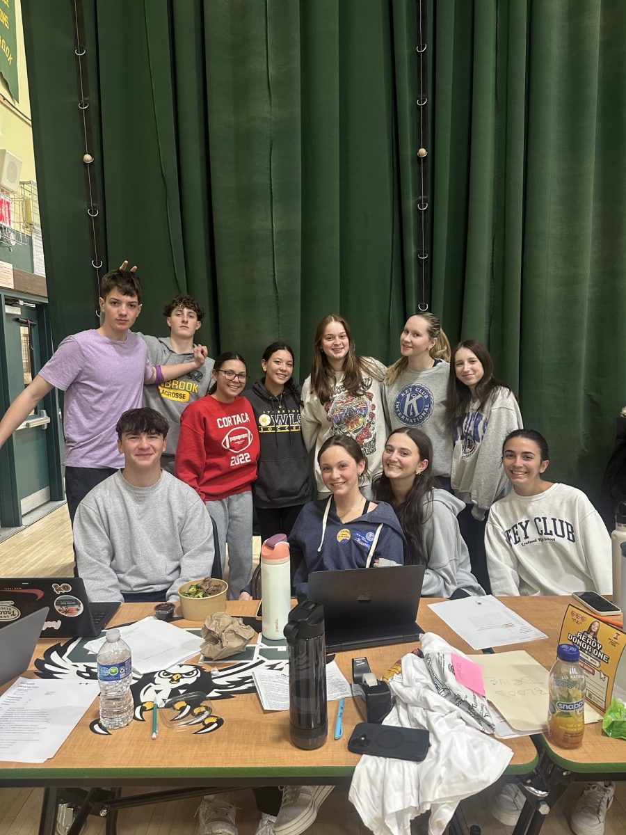 Key Club members and other student donators smile for the camera. Photo courtesy of LHS Key Club Instagram @lhskeyclubb
